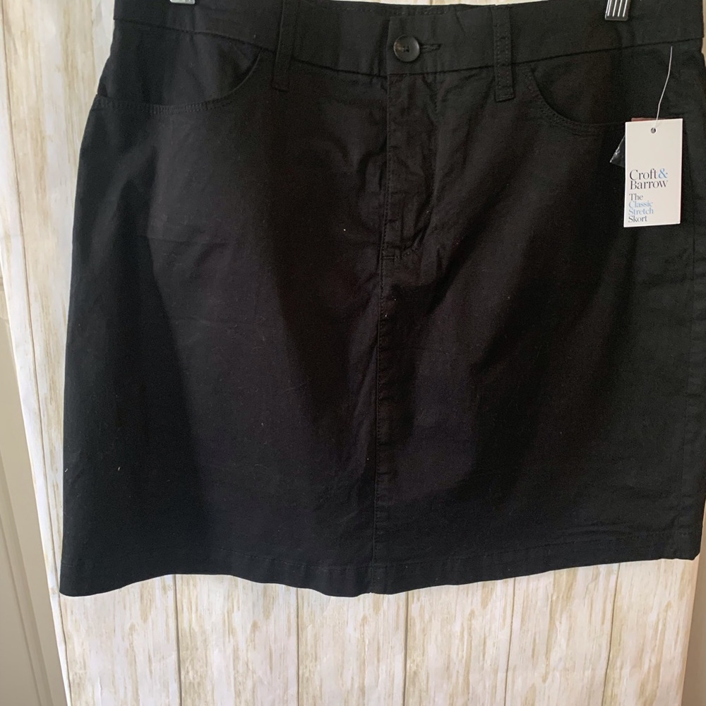 NWT Black Skort